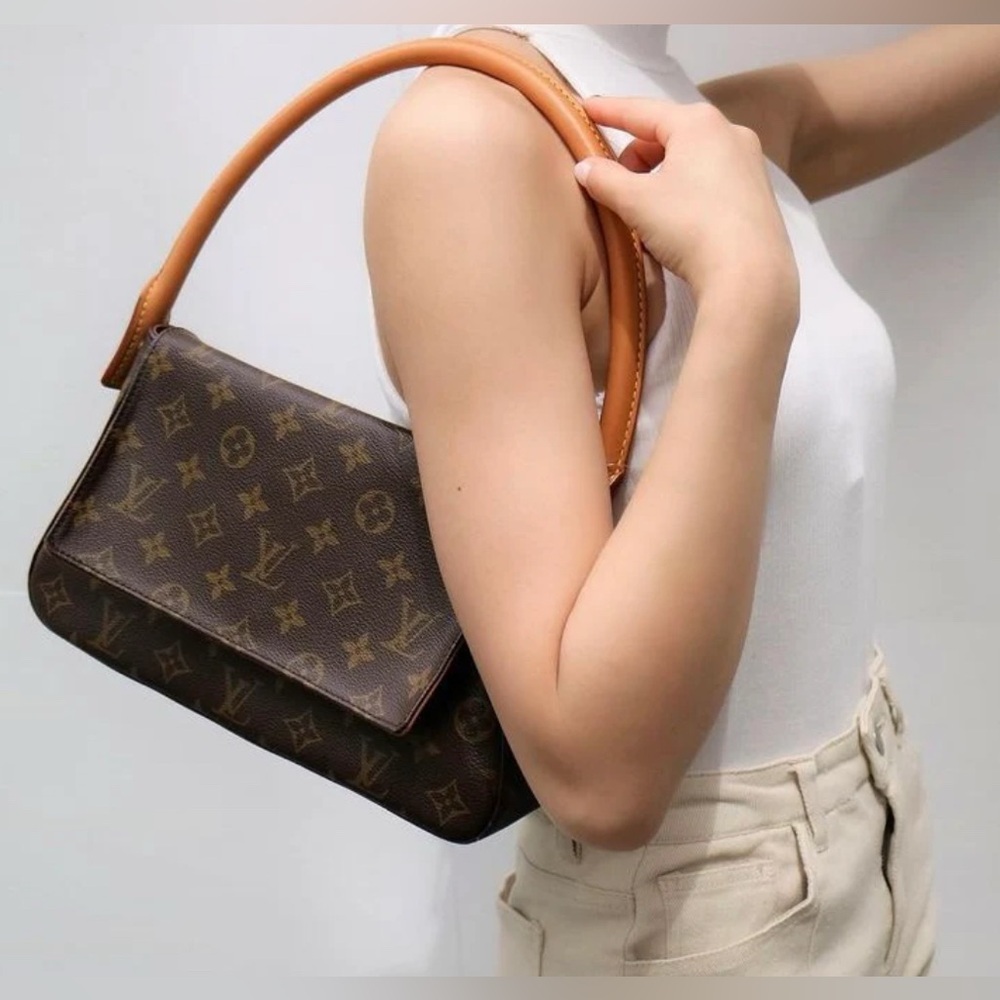 Louis Vuitton Mini Looping Shoulder
Bag (with Box)